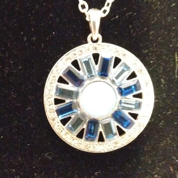 Beautifully Blue baguette necklace - Picture 2 of 9